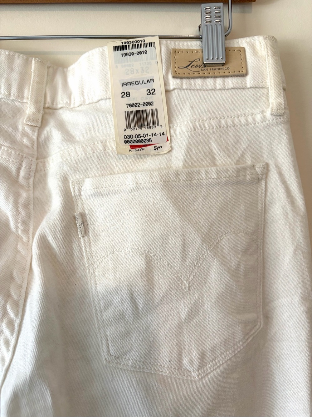 Levi’s Demi Curve Women’s White High-Rise Flare Jeans - Picture 5 of 6